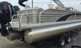rear view of 25 foot benninton pontoon boat on trailer